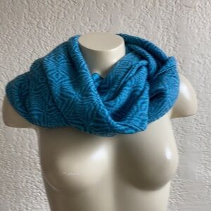 Alpaca/wool blend thin tube scarf. Ecuador. NWT